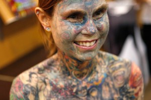 Джулия Гнусе - Самая татуированная женщина по версии комитета Гинесса