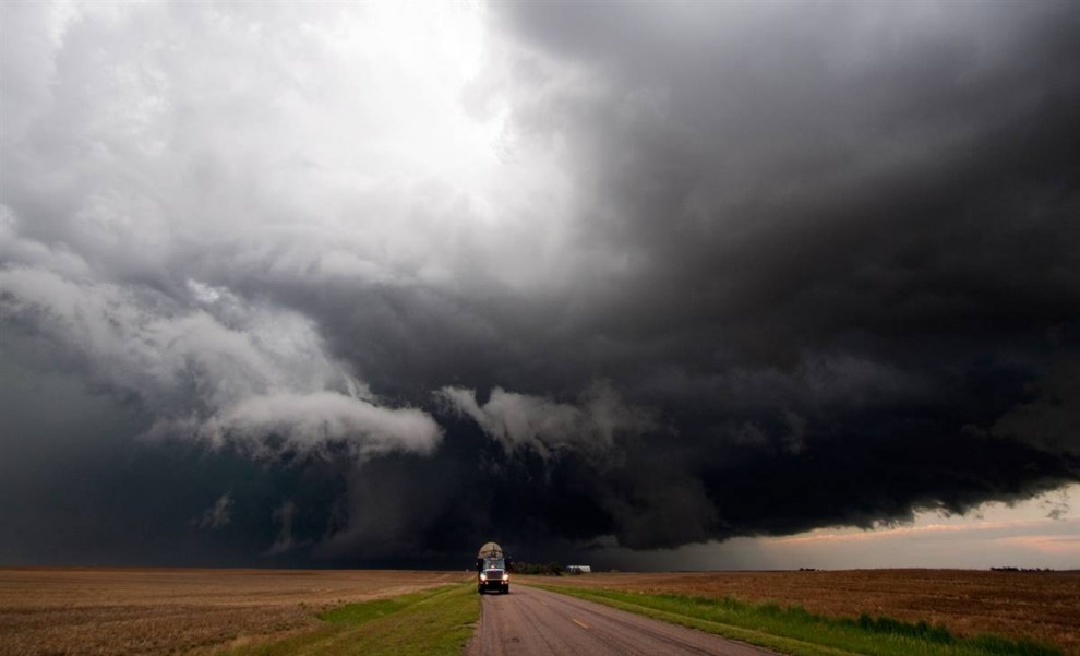 Радар на колесах отслеживает бурю на юго-востоке штата Вайоминг 5 июня 2009 года.