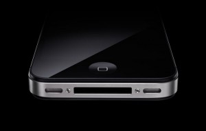 iPhone 4: динамики и "фирменный" разъем 