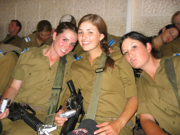 Военные девушки из Израиля