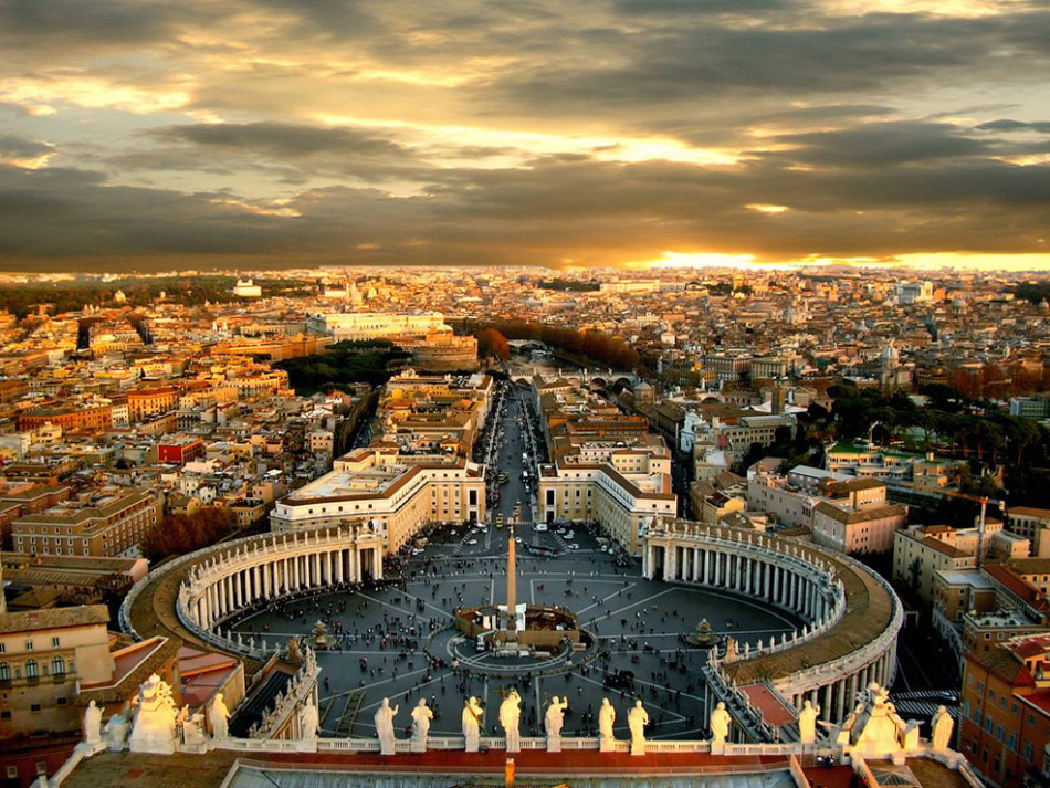 Согласно решению Городского совета Рима, с 1 января 2011 года власти города будут взимать так называемый туристический налог, который будут платить практически все останавливающиеся в городе туристы