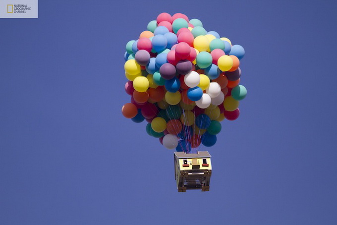 Летающий на воздушных шарах дом (фото, видео)