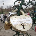 В Москве повесили "замок любви" Уильяма и Кейт