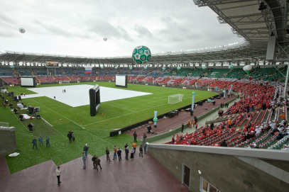 Стадион вмещает более 30 тысяч зрителей