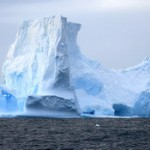 Цунами стало причиной появления огромных айсбергов