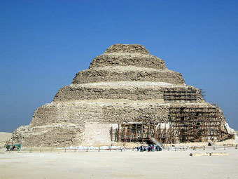 Древнейшая пирамида Египта рушится