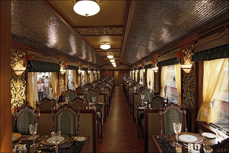 Дизайн одного из двух вагонов - ресторанов