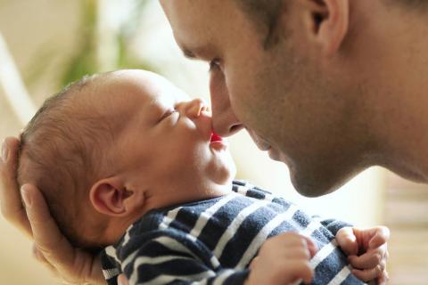 Отцовство снижает уровень мужских гормонов