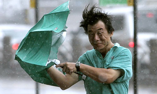 На Японию обрушится тайфун Роке