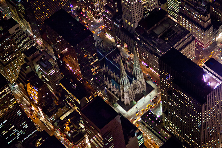 Ночной Нью-Йорк, с высоты птичьего полета, фотограф Evan Joseph