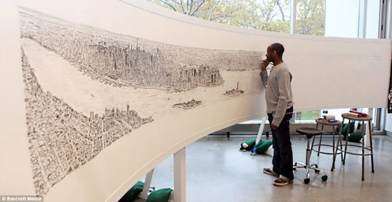 Стивен Вилтшер работает над панорамой Нью-Йорка