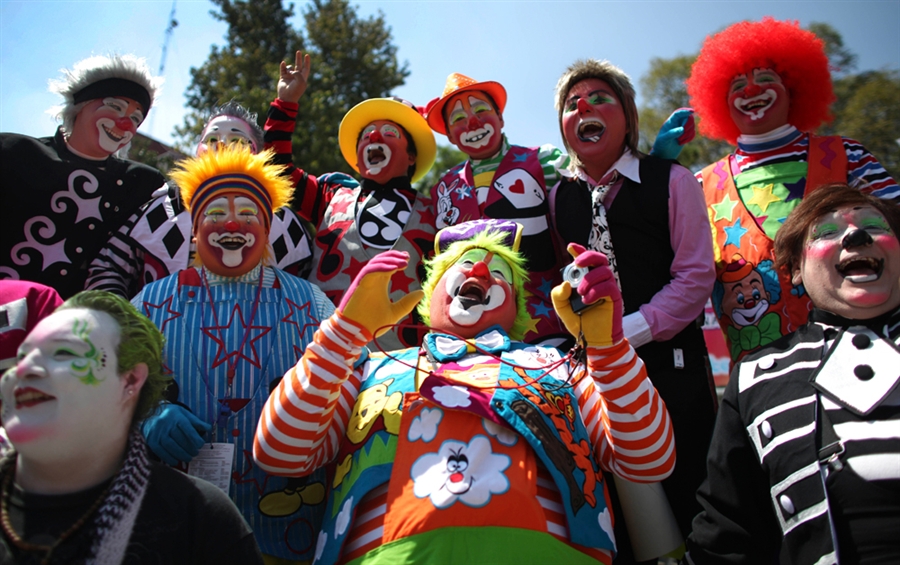 300 клоунов смеялись 15 минут в Мехико, 19 октября
