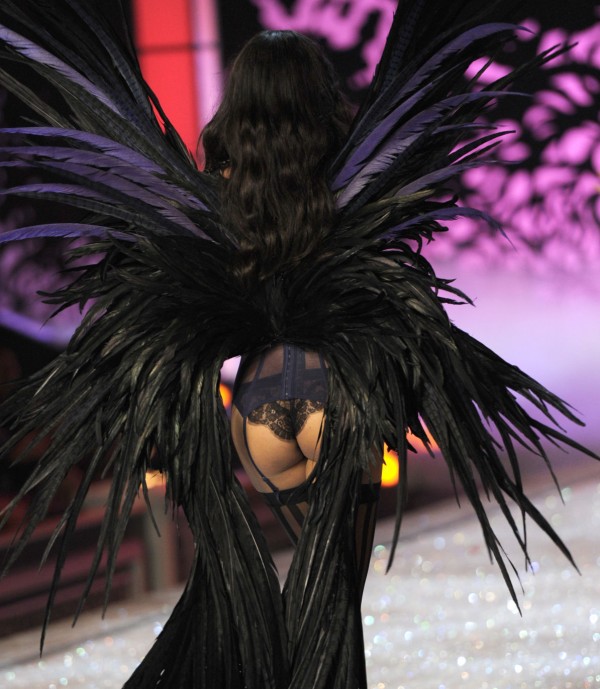 Ангелы в Нью-Йорке Victoria's Secret Fashion Show