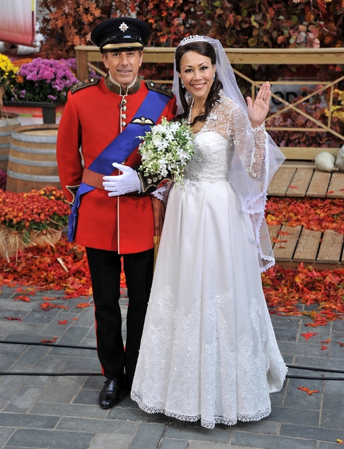 Мэтт Лауэр и Энн Карри в костюмах принца Уильяма и Кэтрин Миддлтон, Нью-Йорк, 31 октября