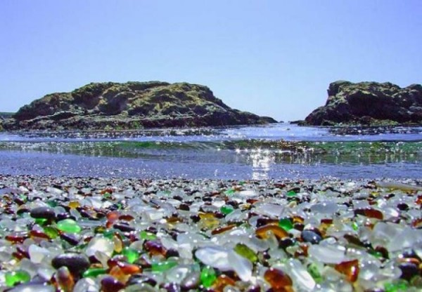 В Калифорнии есть стеклянный пляж
