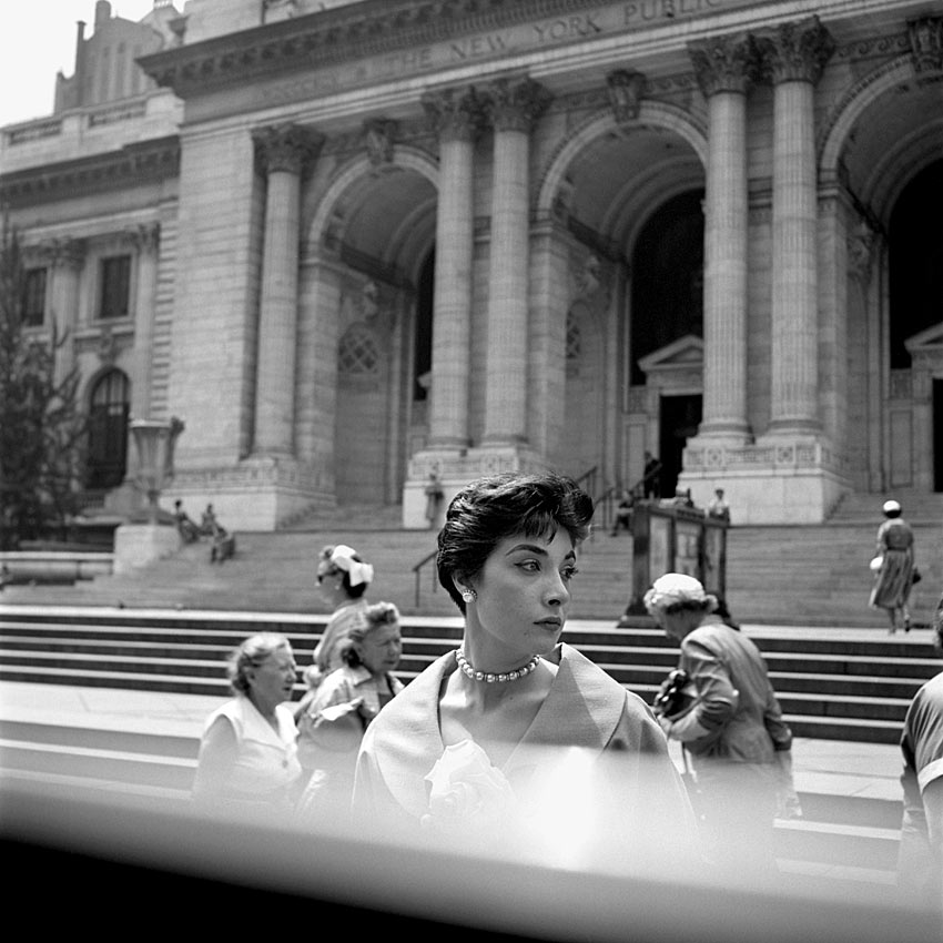 Удивительная жизнь Чикаго в 1950-х годах в черно-белом цвете от Вивиан Майер