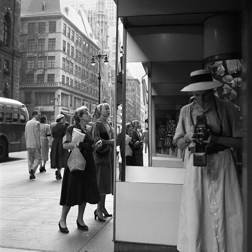 Удивительная жизнь Чикаго в 1950-х годах в черно-белом цвете от Вивиан Майер