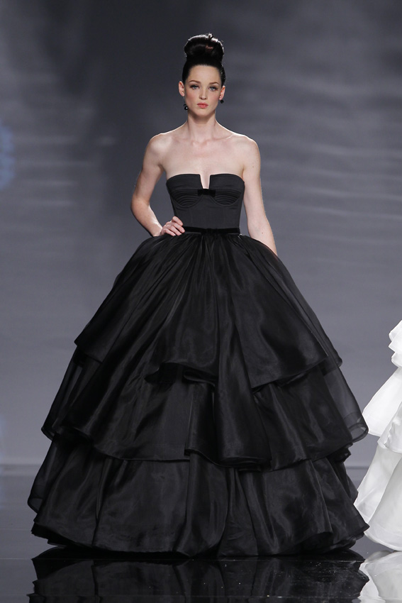 Черные свадебные платья стали хитом уходящего 2011 года