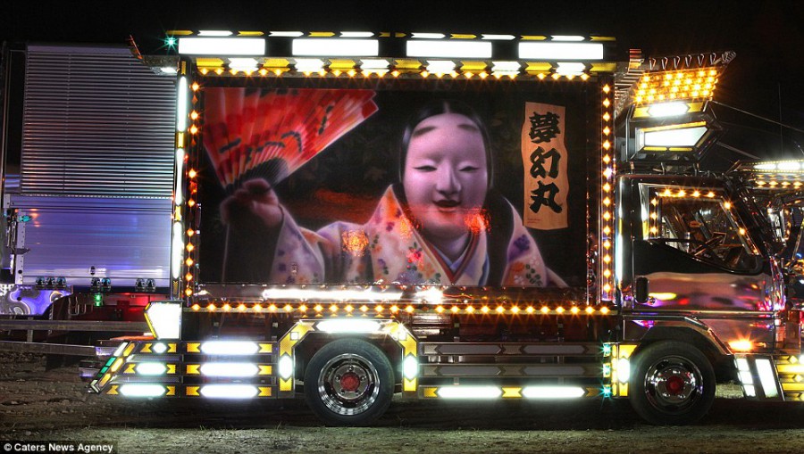 Light Trucks - сверх украшенные японские легкие грузовики