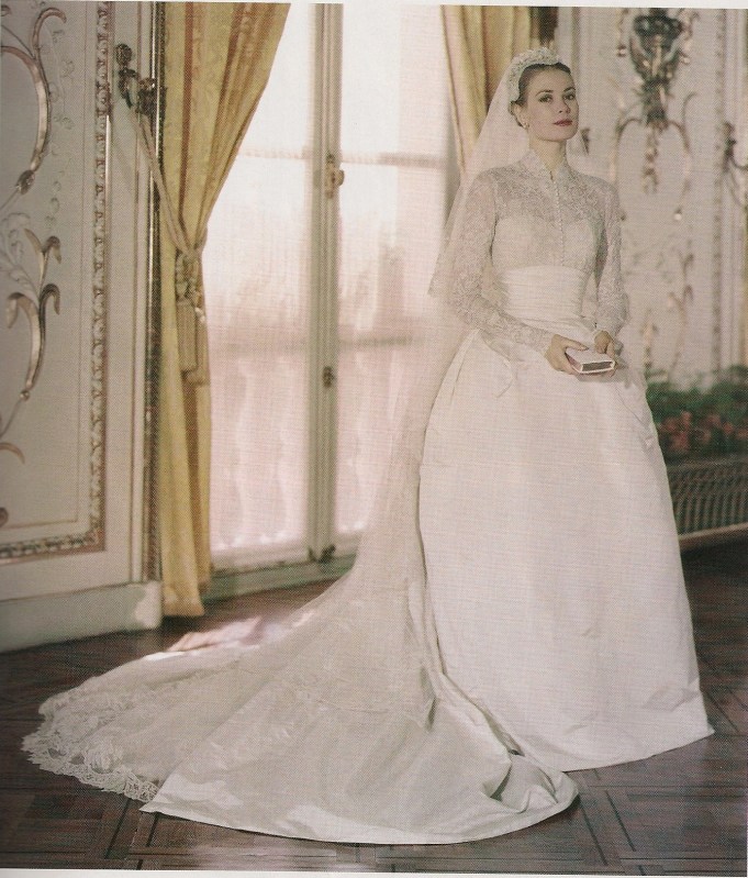 Свадебное платье Грейс Келли было украшено тысячью жемчужинами