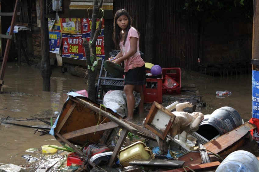 Хаос и страх на Филиппинах во время очередного тайфуна