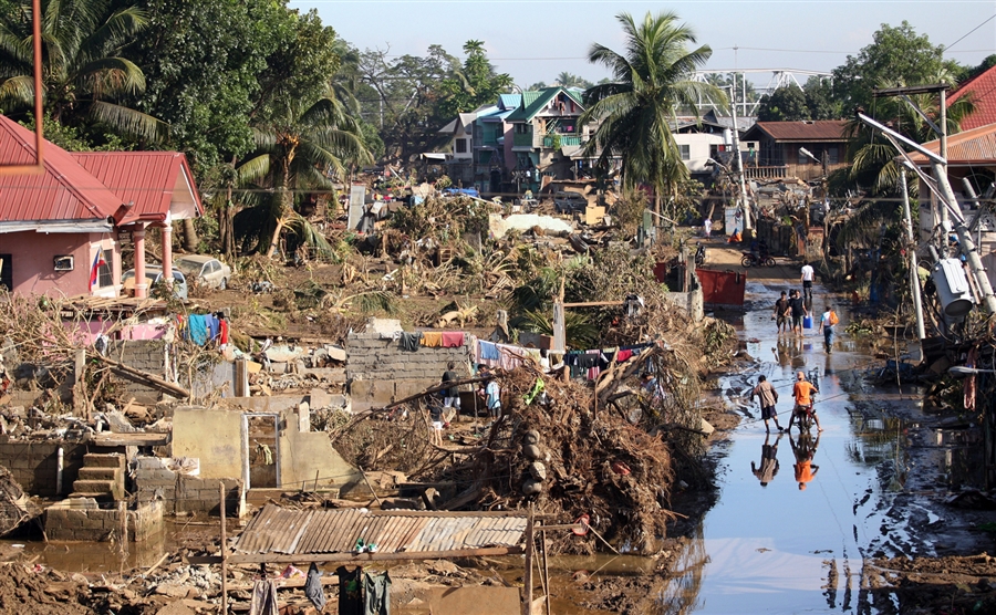 Развалины, грязь и мусор в Кагаян-де-Оро