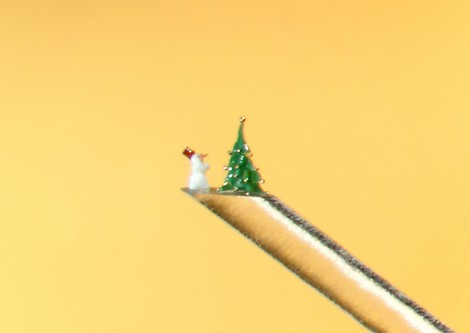 Новогодняя елка и снеговик на срезе конского волоса, диаметр елочных шариков 0,16 мм