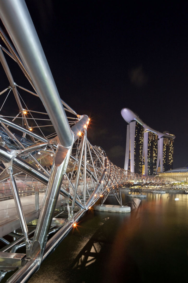 Двойной спиральный Helix мост в Сингапуре
