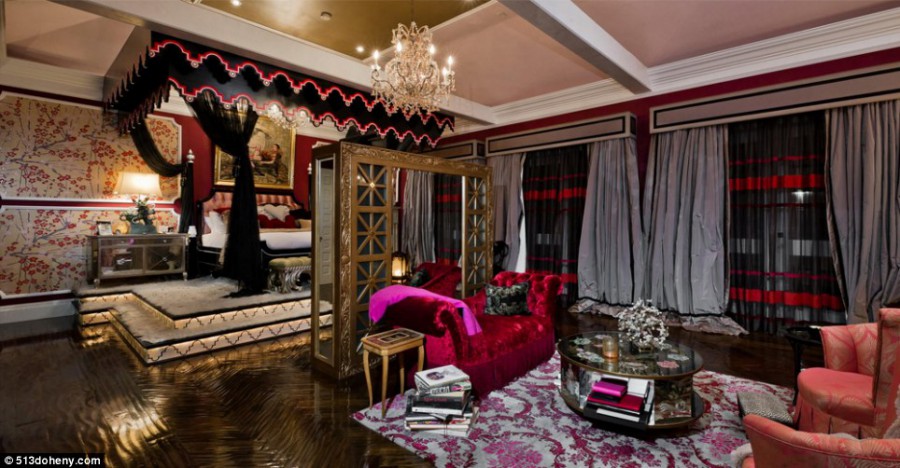 Любимая спальня Кристины Агилеры на Беверли-Хиллз