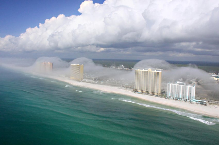 Волны тумана образуются при подъеме влажного воздуха океана