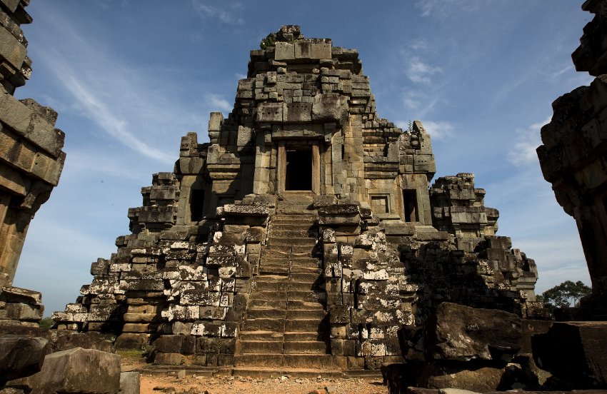 Angkor Watt в 240 километрах к северо-западу от столицы Пномпень