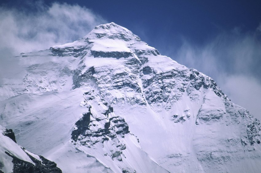 Эверест имеет высоту 8850 м