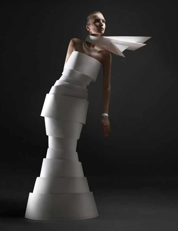 Коллекция бумажных платьев, разработанная агентством Doberman Studio для журнала L'Officiel.