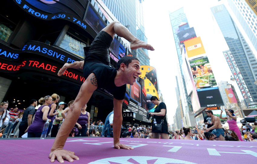 Массовая йога в Нью-Йорке