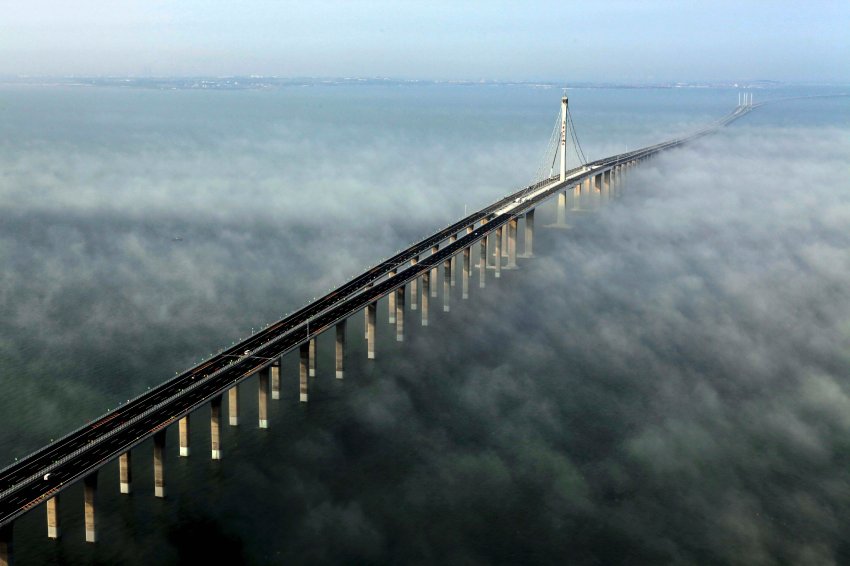 Циндаоский мост был открыт для движения в 2011 г.