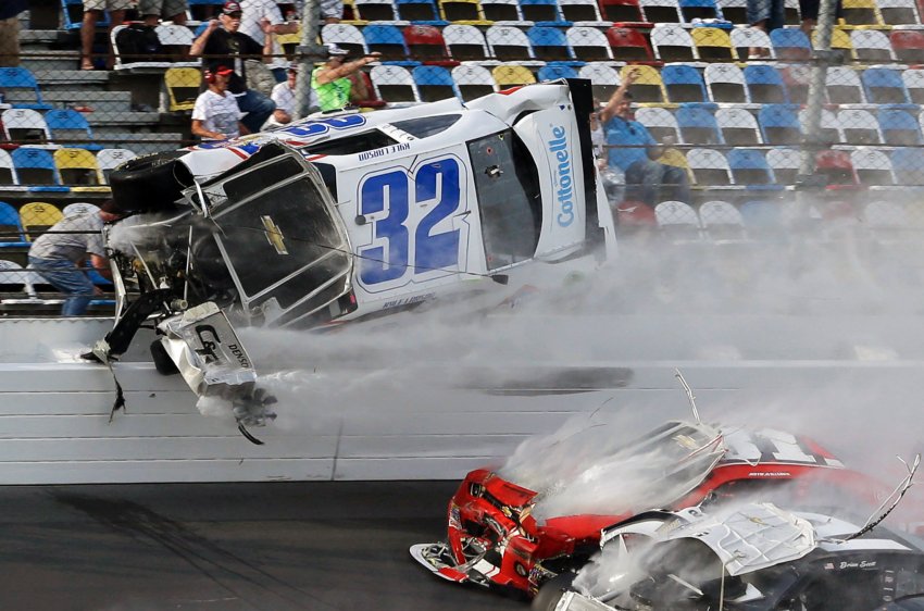 Страшная авария на автогонках NASCAR