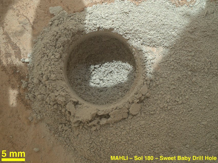 Марсоходу удалось пробурить отверстие в поверхности Марса