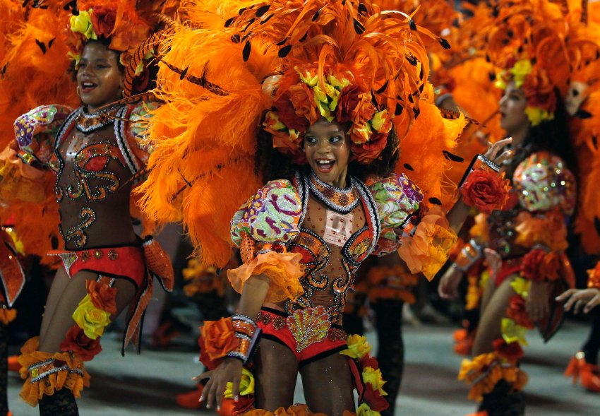 Самба на карнавале в Рио-де-Жанейро