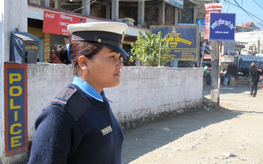 Женщины -полицейские в Покхаре