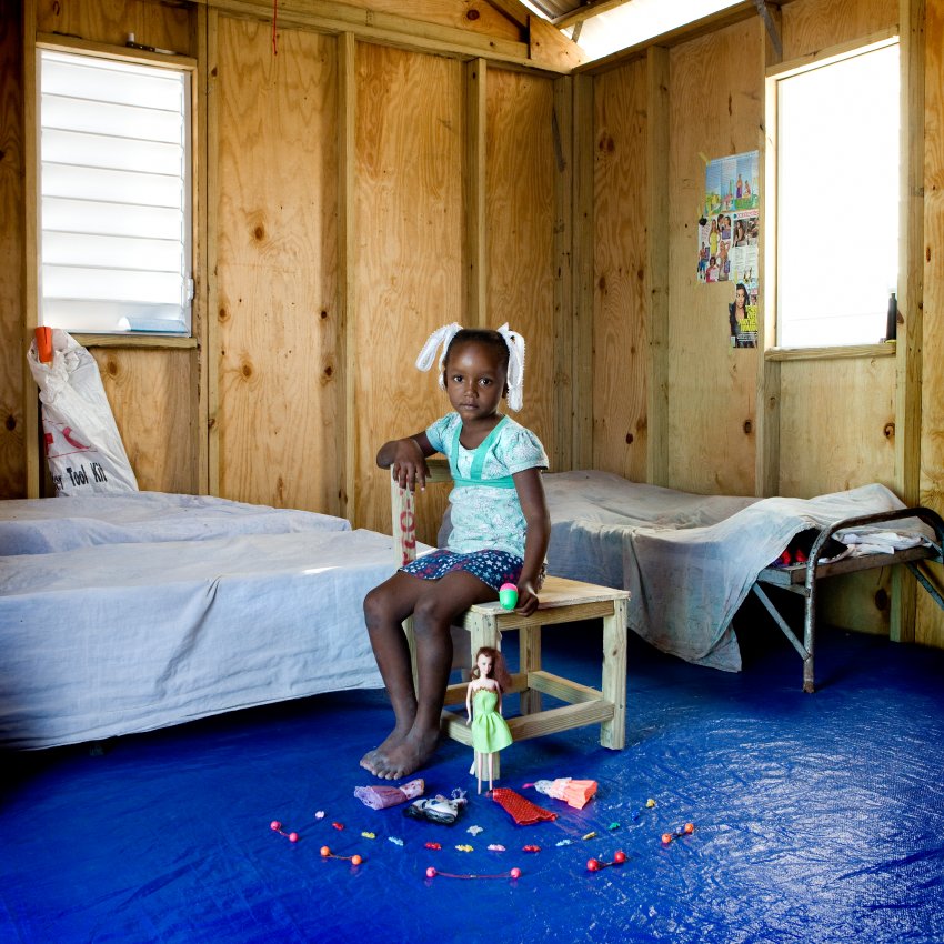 Бетсаида Мишель, 6 лет, лагерь на Гаити для жертв землетрясения