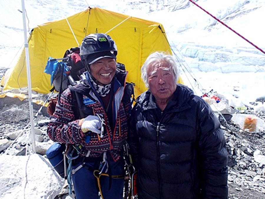 80-летний японец покорил Эверест