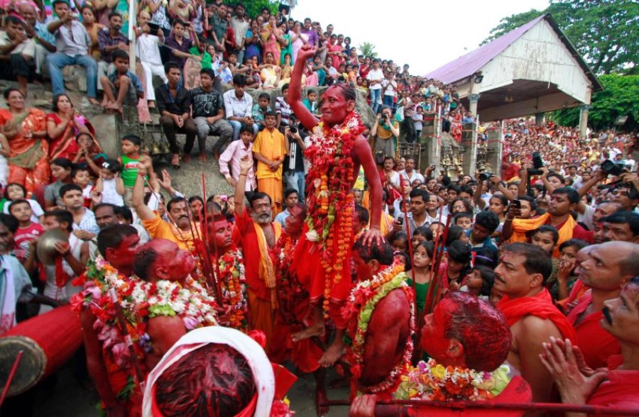 Фестиваль змей в честь богини Манасы