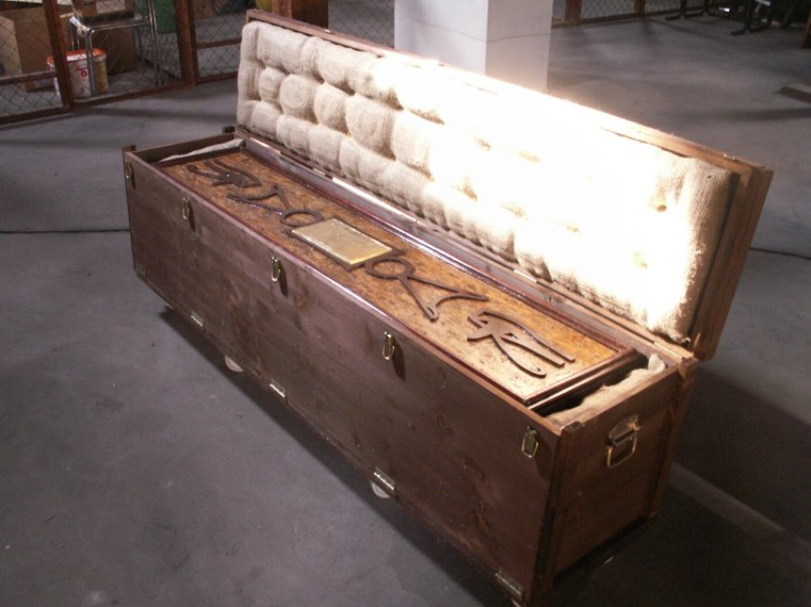 Саркофаг, возможно, был привезен в Германию в 1950-е годы
