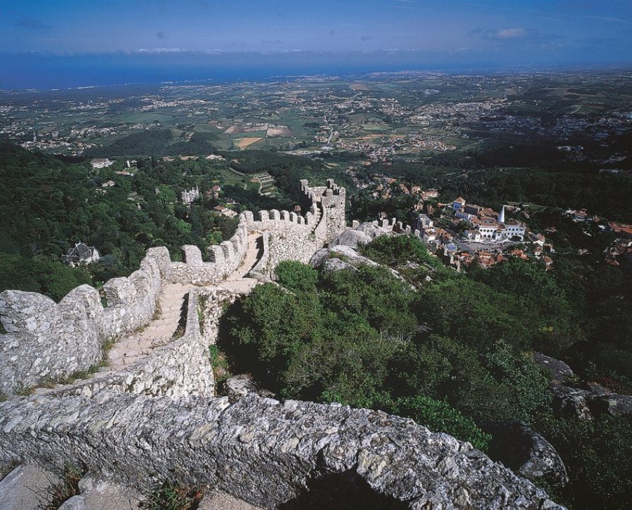 Оборонительные стены замка мавров