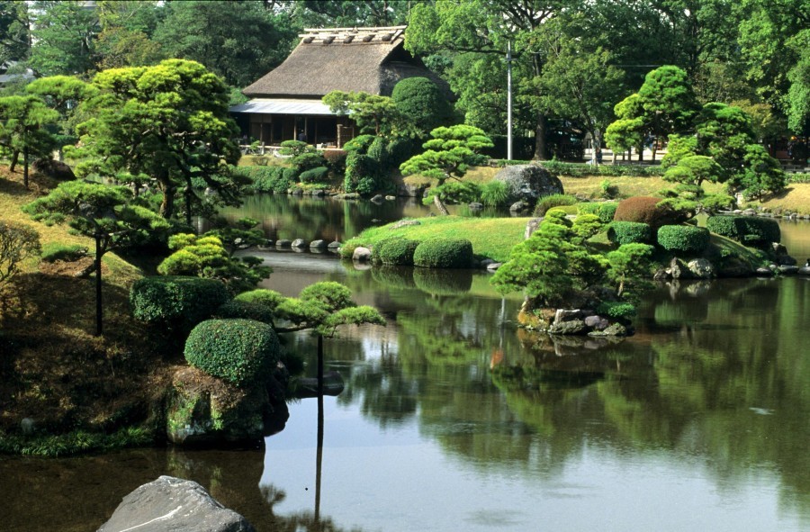 Парк Suizenji, заложен в 17-м веке 