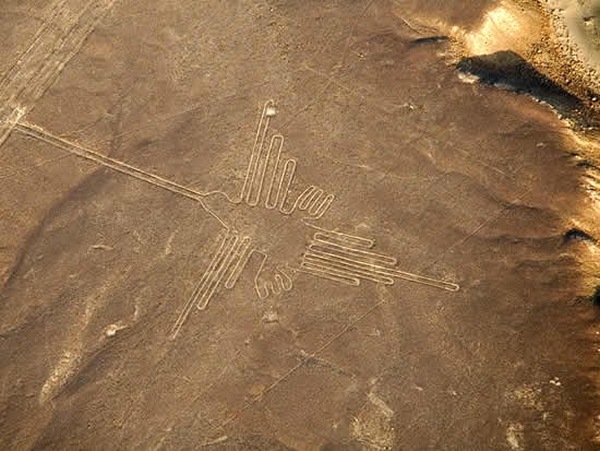 Рисунки и линии на плато Наска в Перу