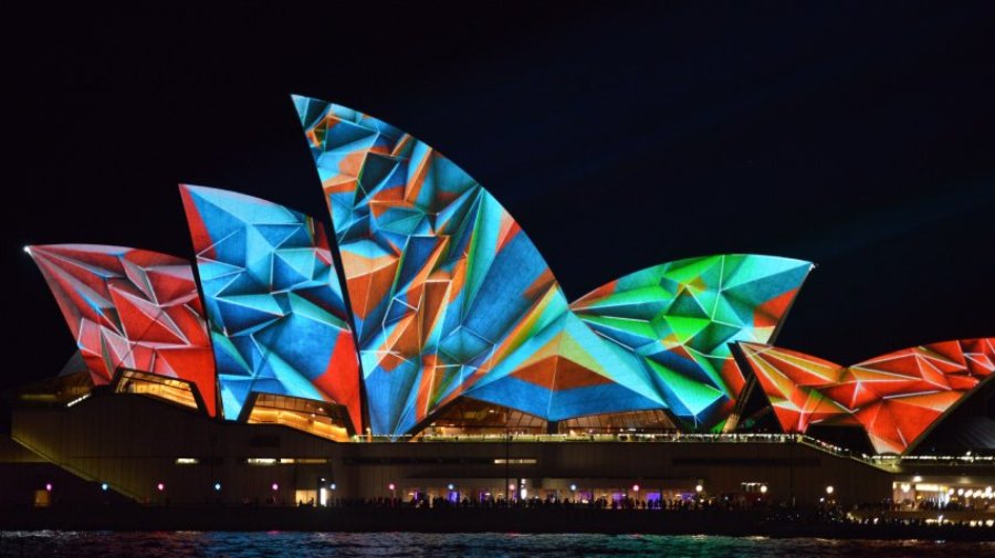 Фестиваль света Vivid в Сиднее становится все популярнее