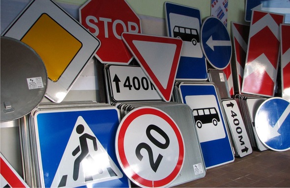 Кто придумал дорожные знаки?