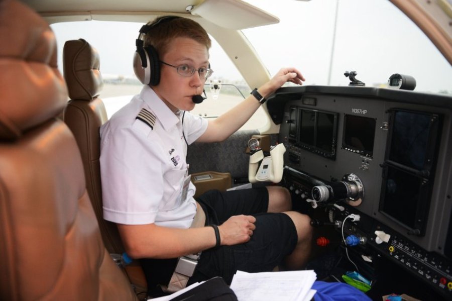Юный пилот Мэтт Гатмиллер хочет один облететь вокруг Земли