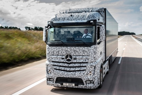 Mercedes создает полуавтономный грузовик